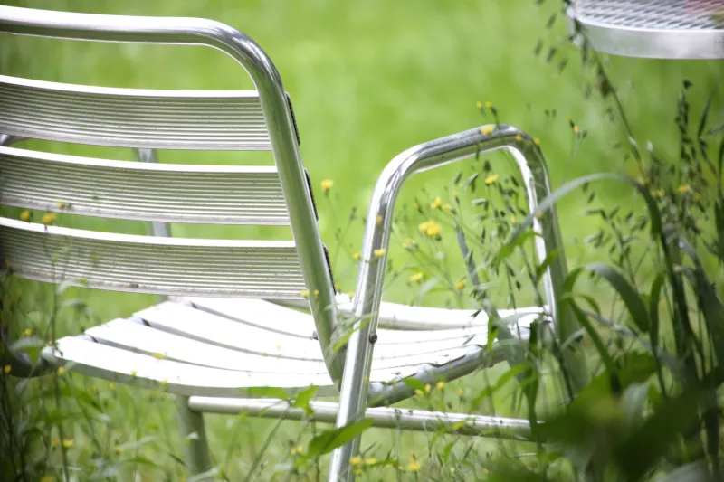 From Bomber Scraps to Backyard Staples: How Wartime Aluminum Became America's Favorite Lawn Chair