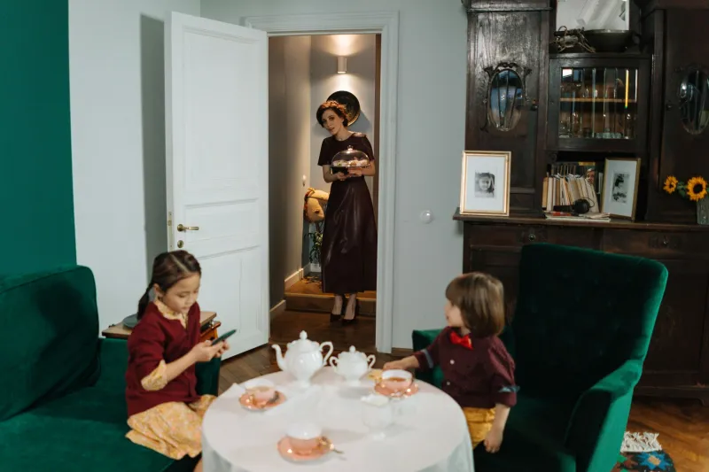 The Radio Voice That Rearranged Your Furniture